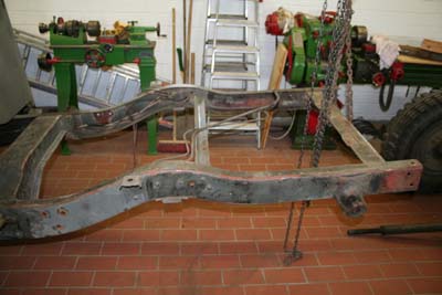 vordere Blattfederaufnahme